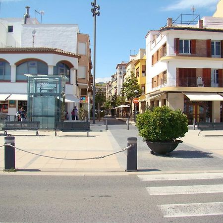 Hostal Platja Кембрилс Екстериор снимка