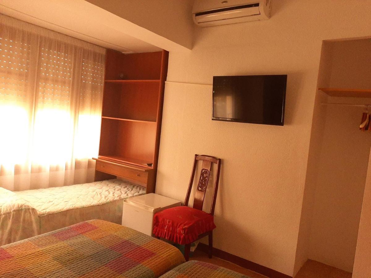Hostal Platja Кембрилс Екстериор снимка