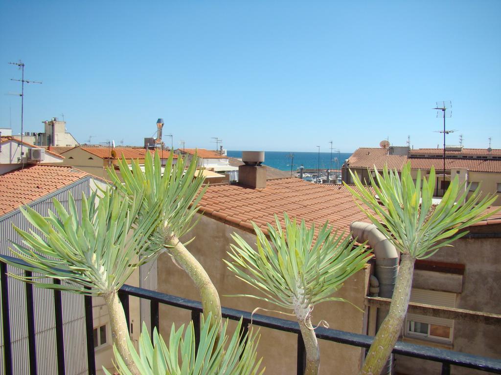 Hostal Platja Кембрилс Екстериор снимка
