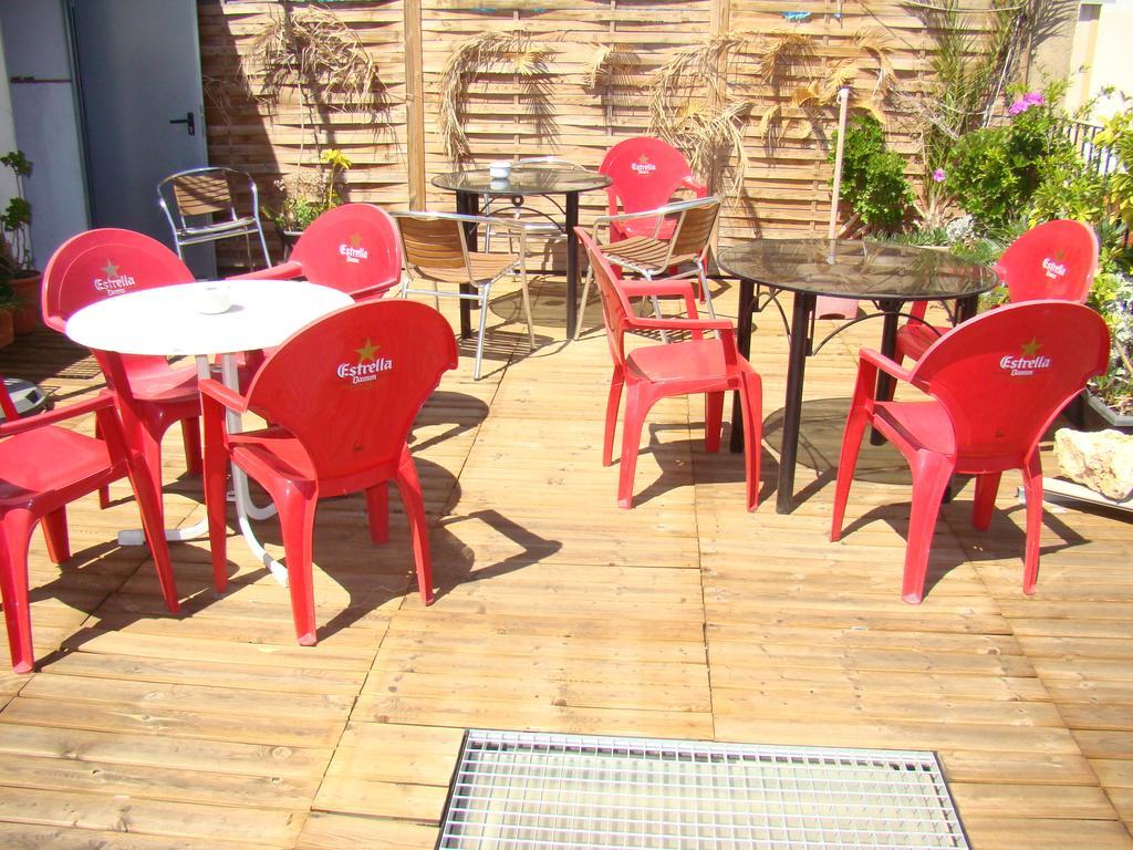 Hostal Platja Кембрилс Екстериор снимка