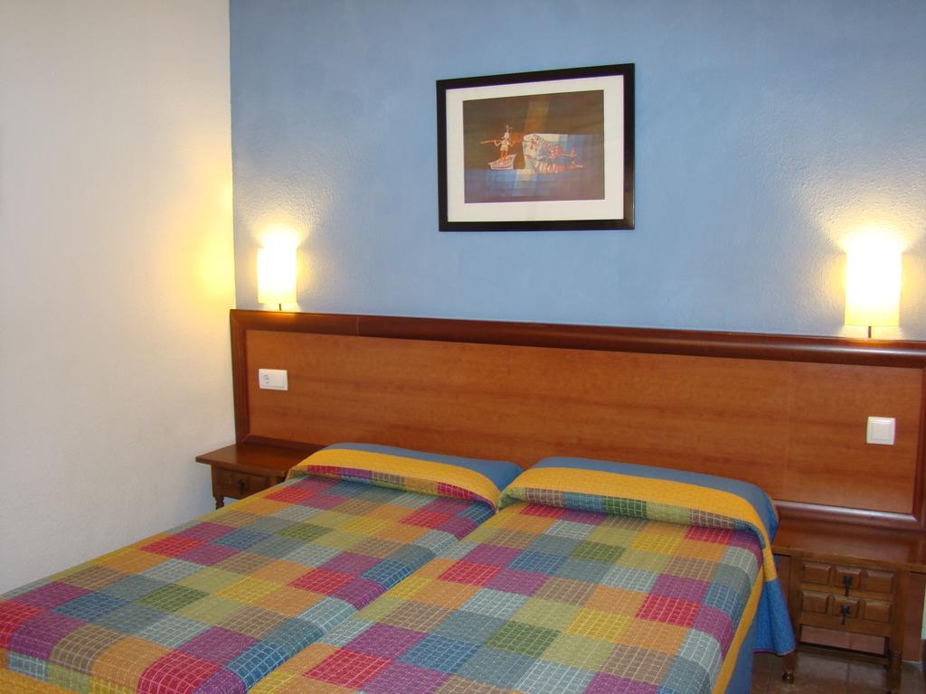Hostal Platja Кембрилс Стая снимка