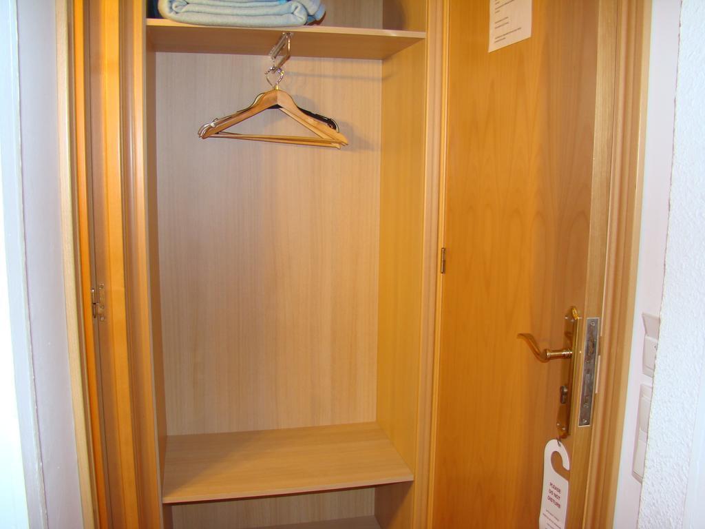 Hostal Platja Кембрилс Екстериор снимка