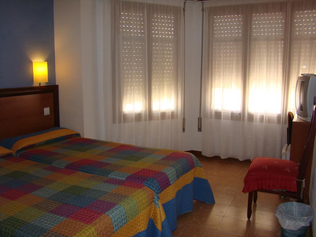 Hostal Platja Кембрилс Стая снимка