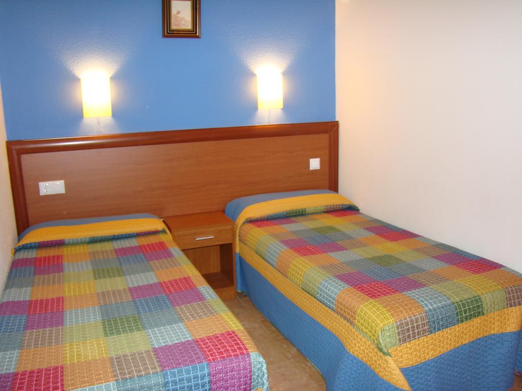 Hostal Platja Кембрилс Екстериор снимка