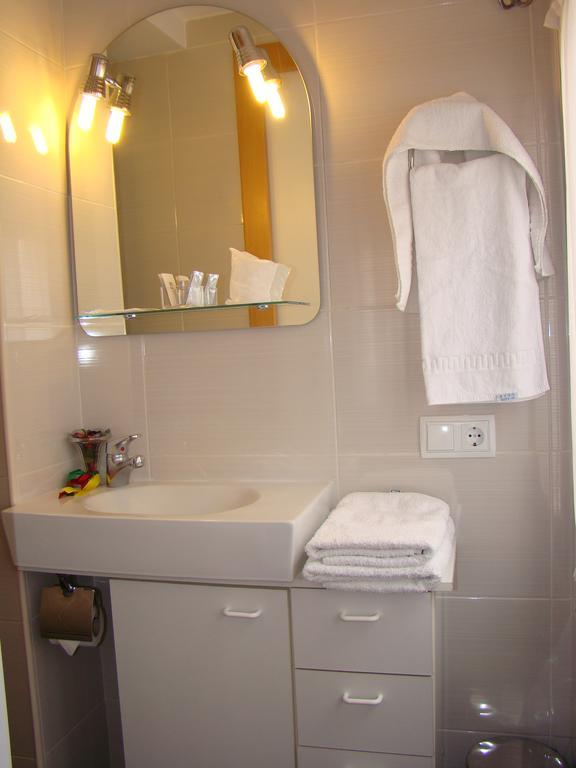 Hostal Platja Кембрилс Екстериор снимка