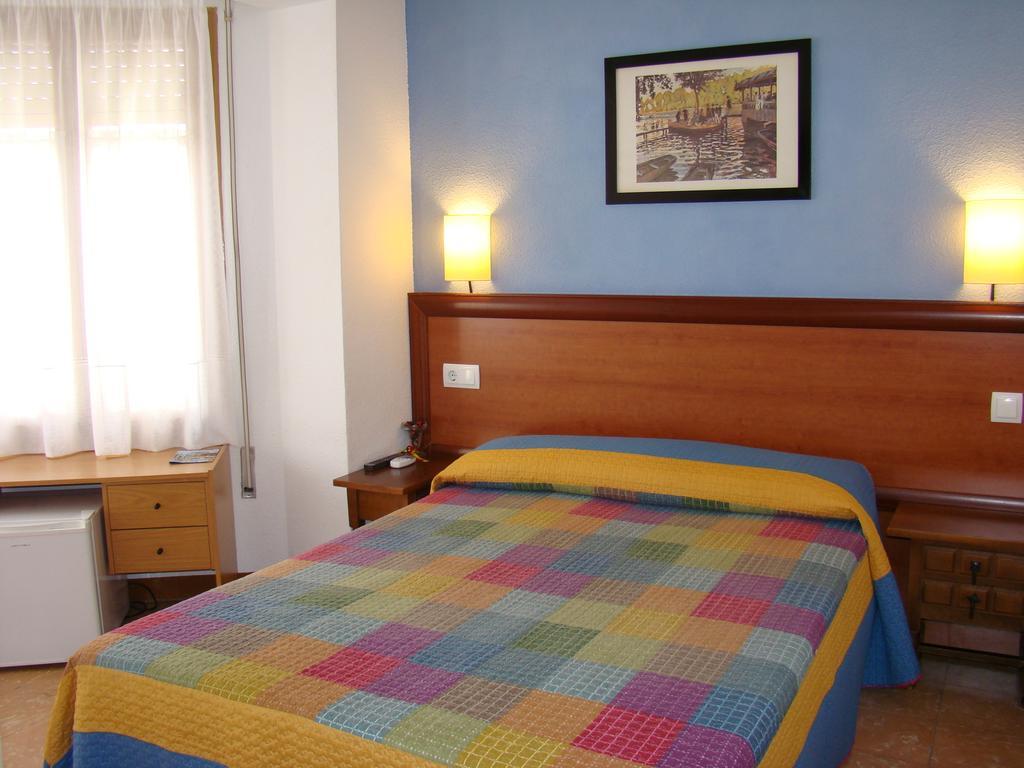 Hostal Platja Кембрилс Стая снимка