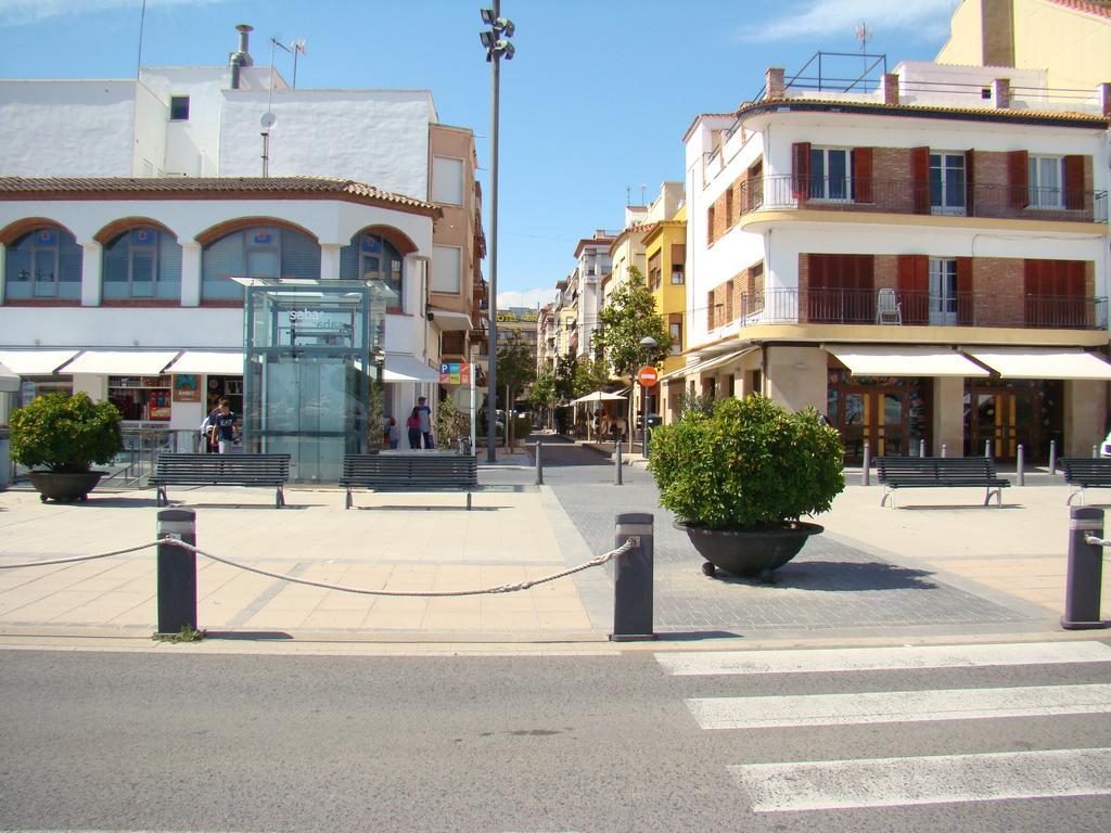 Hostal Platja Кембрилс Екстериор снимка