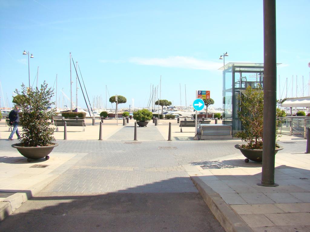 Hostal Platja Кембрилс Екстериор снимка