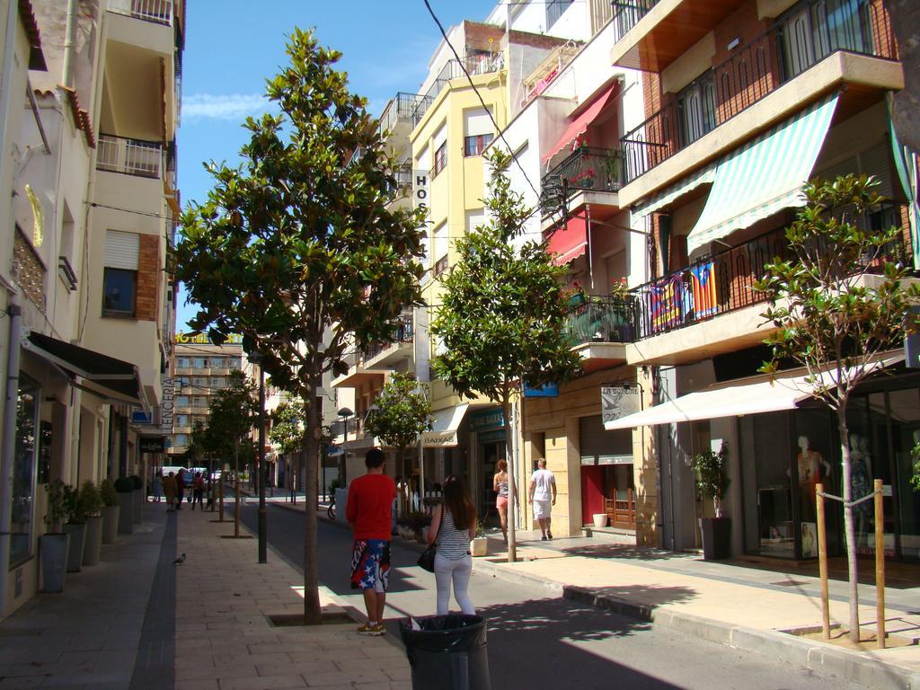 Hostal Platja Кембрилс Екстериор снимка