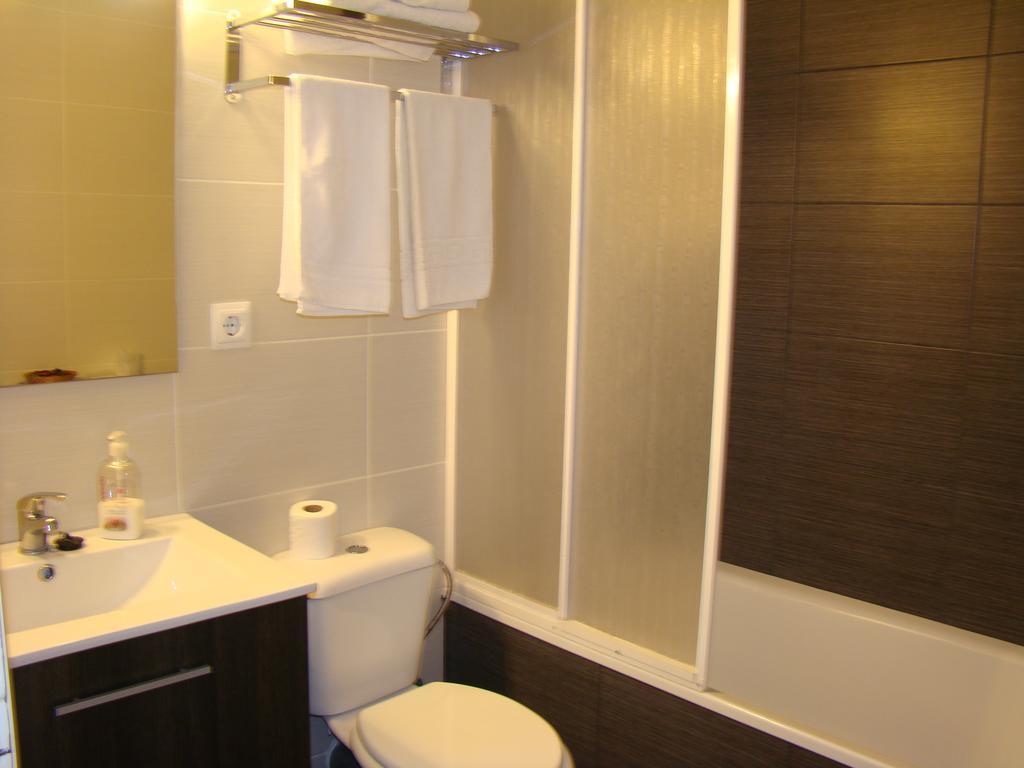 Hostal Platja Кембрилс Екстериор снимка