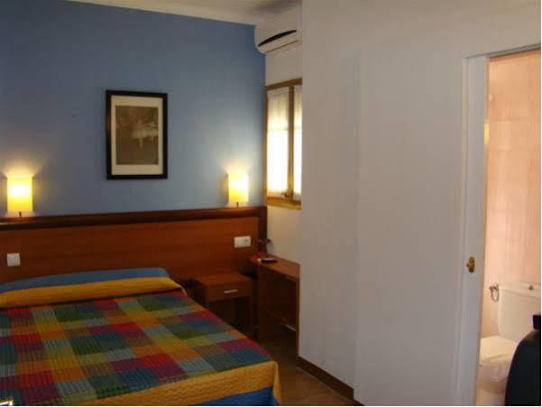 Hostal Platja Кембрилс Екстериор снимка