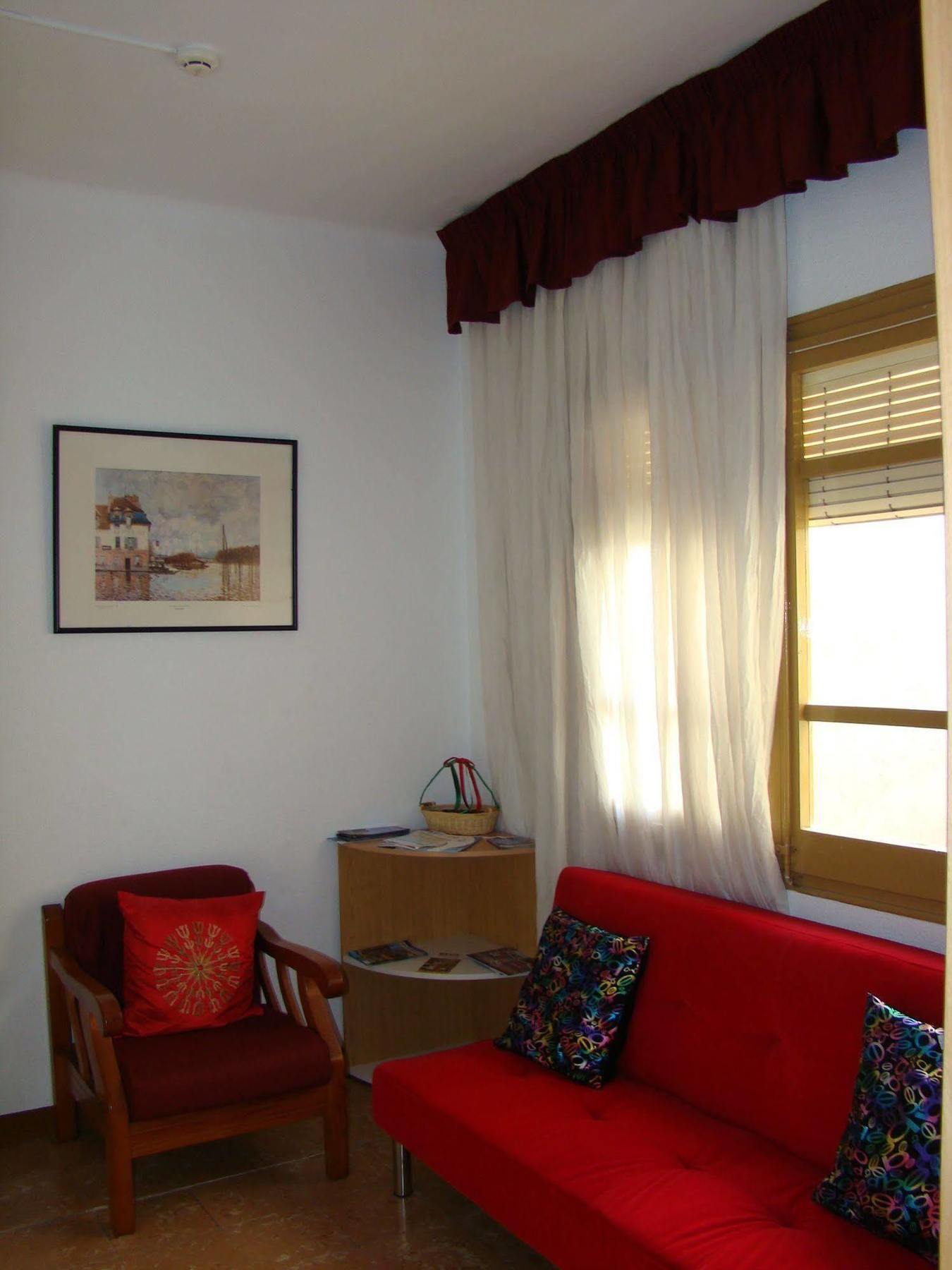 Hostal Platja Кембрилс Екстериор снимка