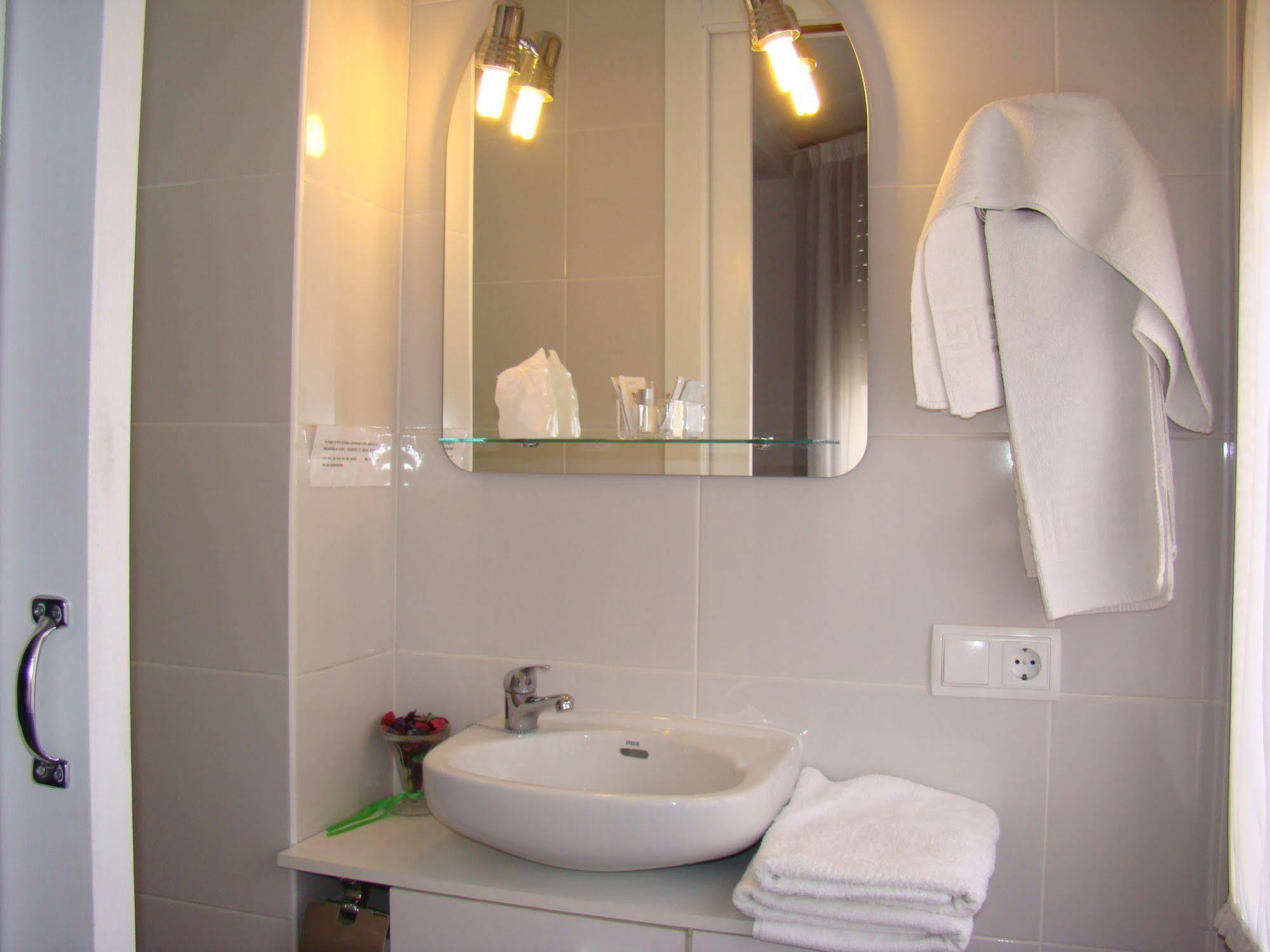 Hostal Platja Кембрилс Екстериор снимка