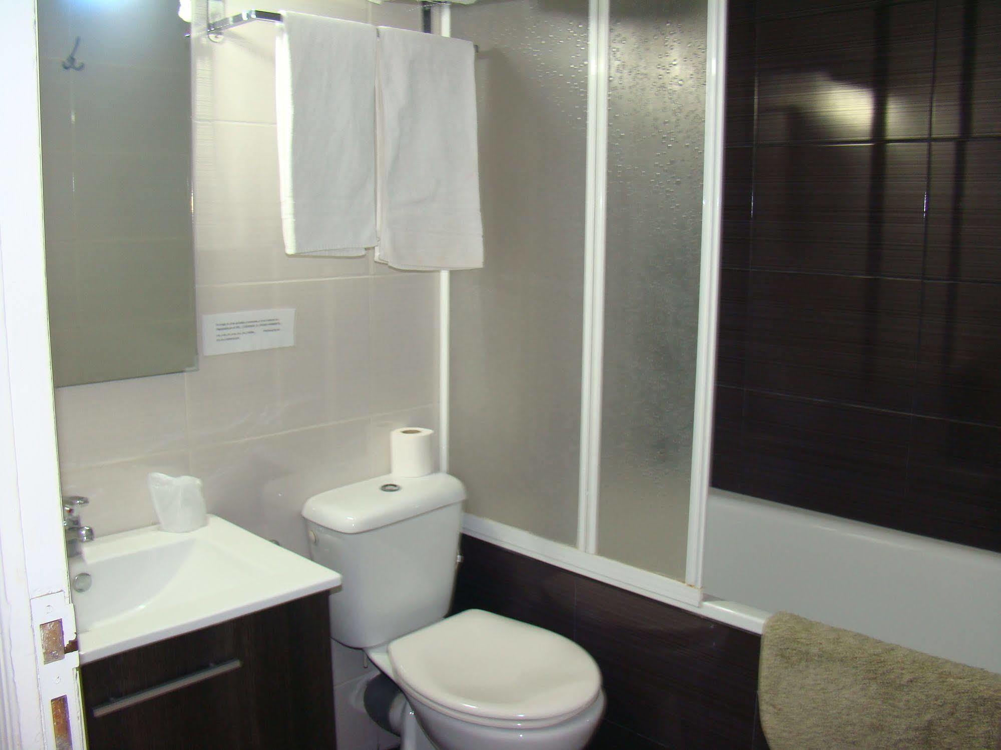 Hostal Platja Кембрилс Екстериор снимка