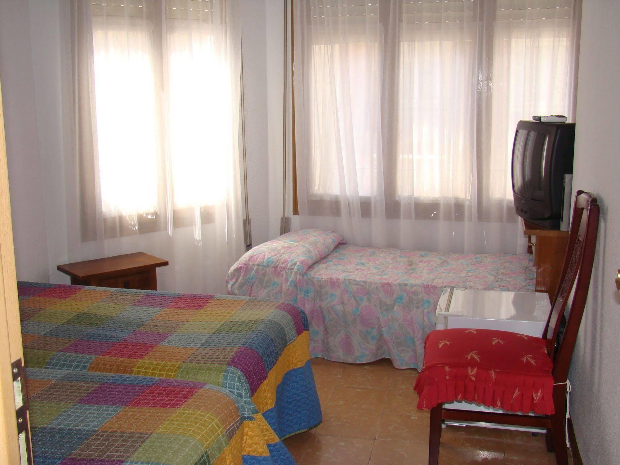 Hostal Platja Кембрилс Екстериор снимка