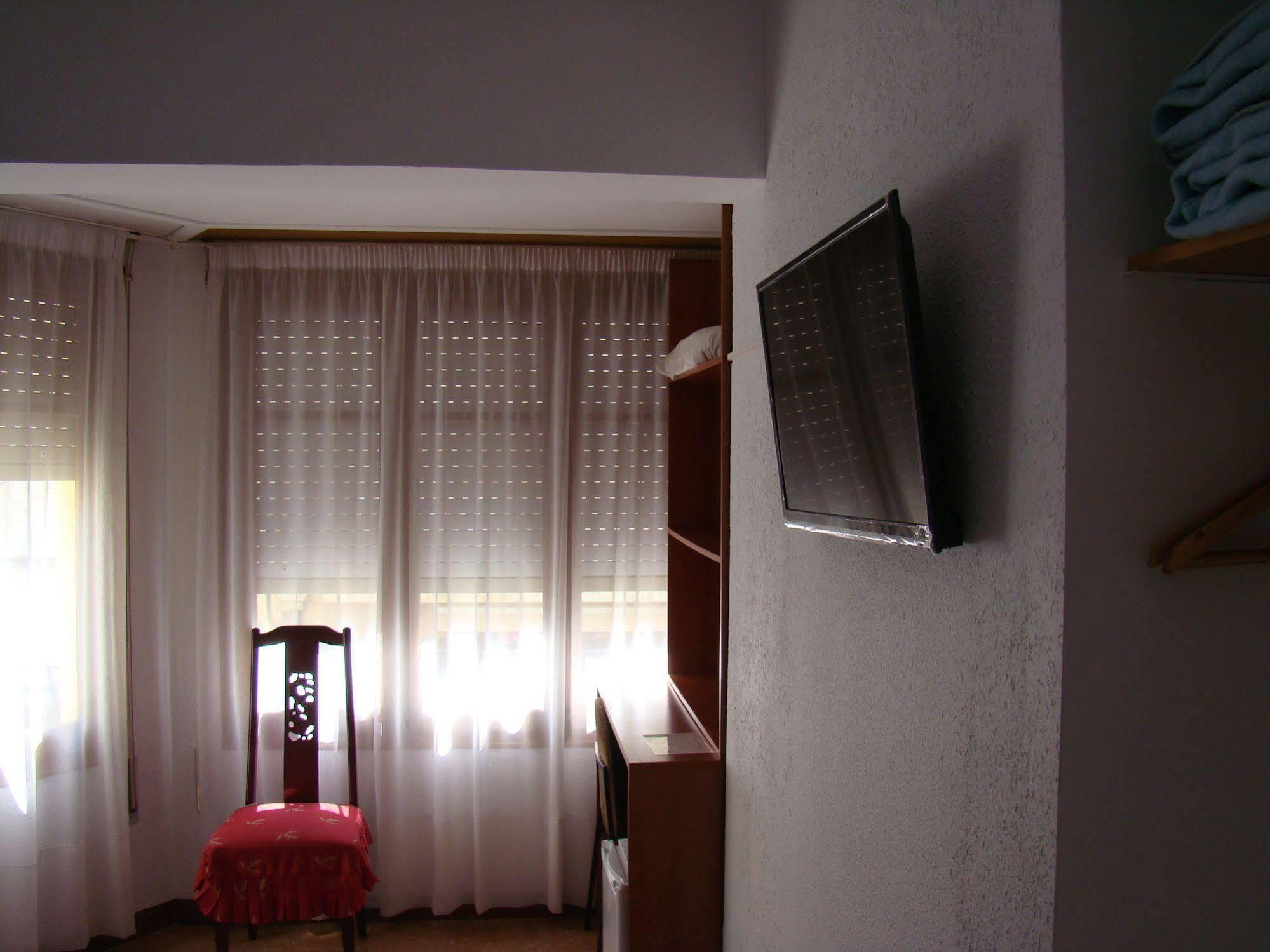 Hostal Platja Кембрилс Екстериор снимка