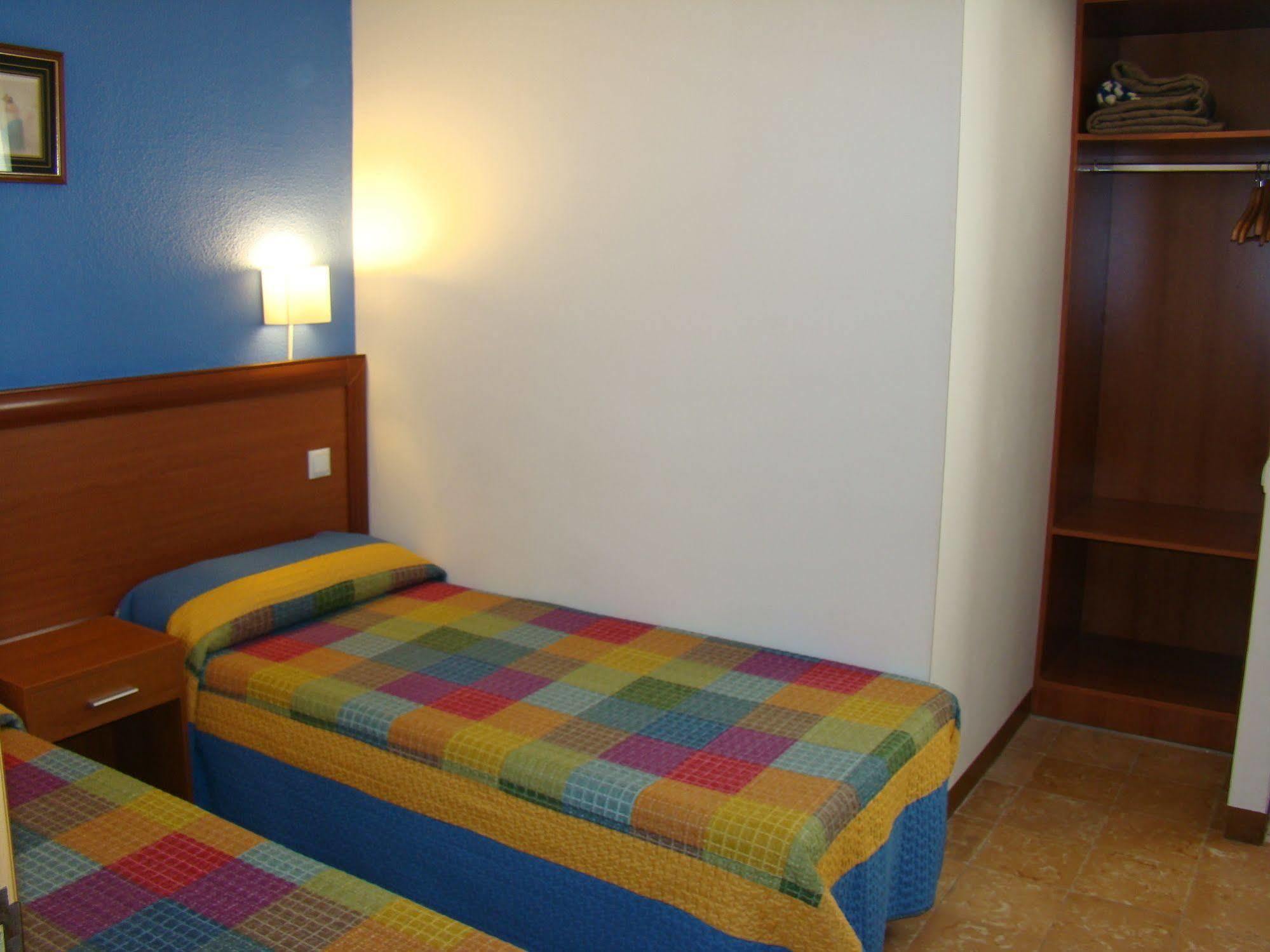 Hostal Platja Кембрилс Екстериор снимка