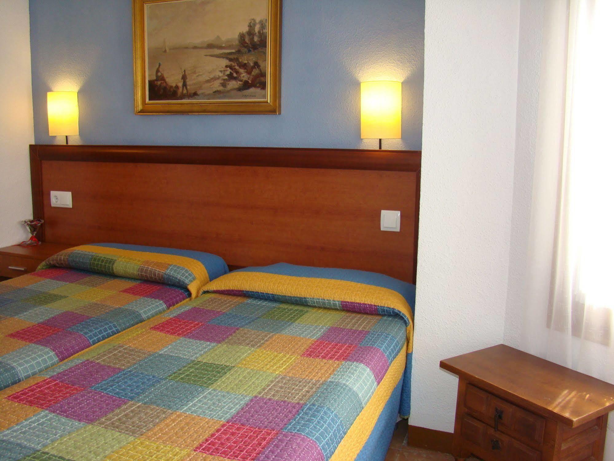 Hostal Platja Кембрилс Екстериор снимка