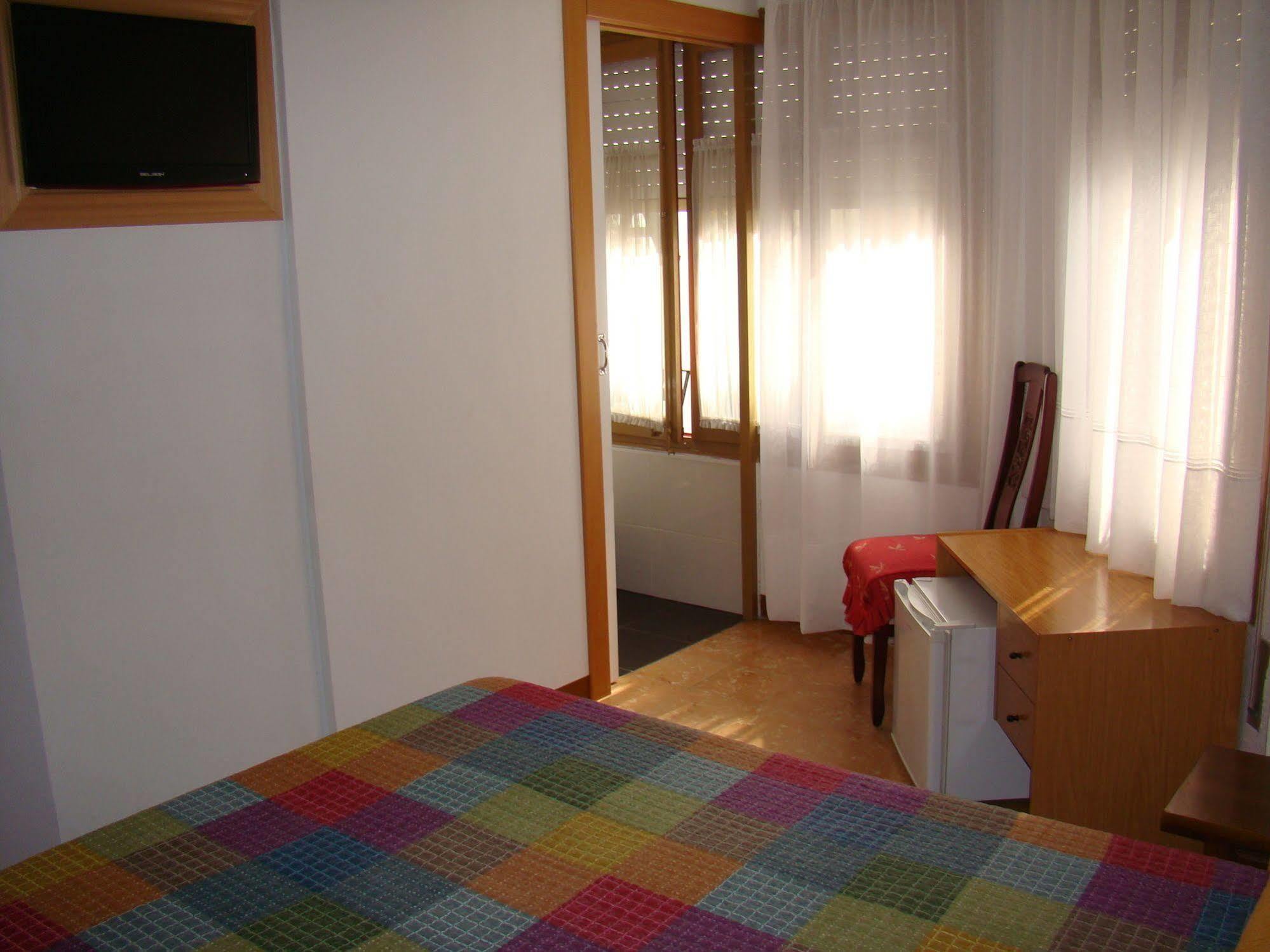 Hostal Platja Кембрилс Екстериор снимка