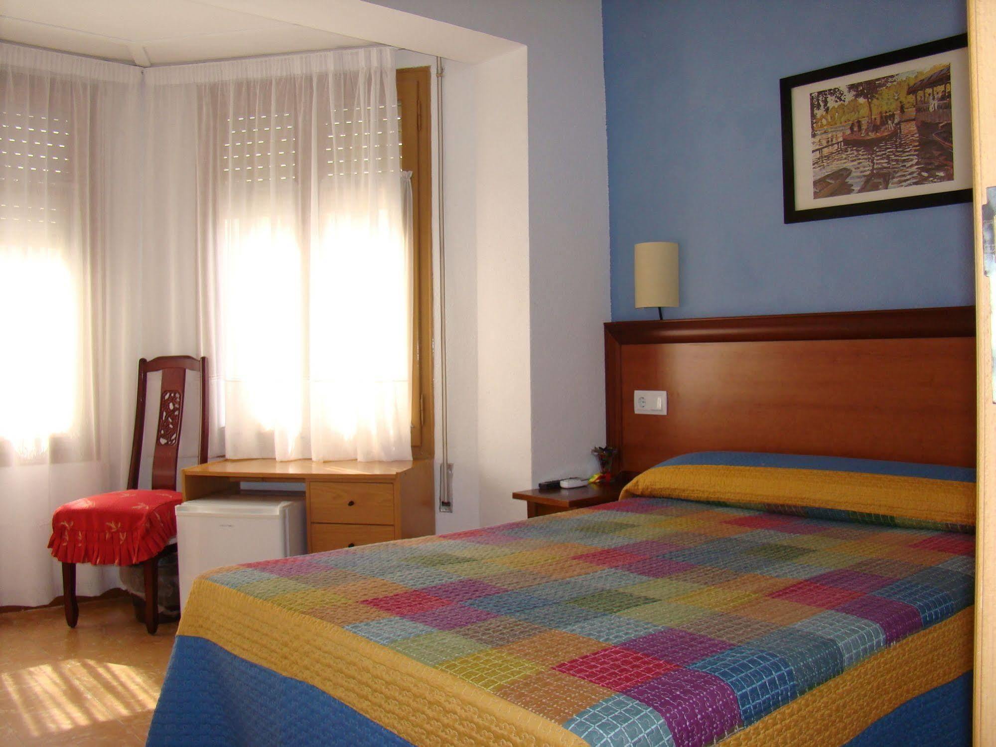Hostal Platja Кембрилс Екстериор снимка
