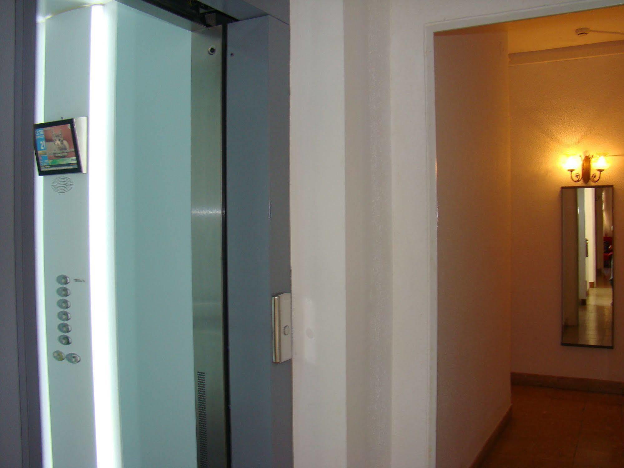 Hostal Platja Кембрилс Екстериор снимка